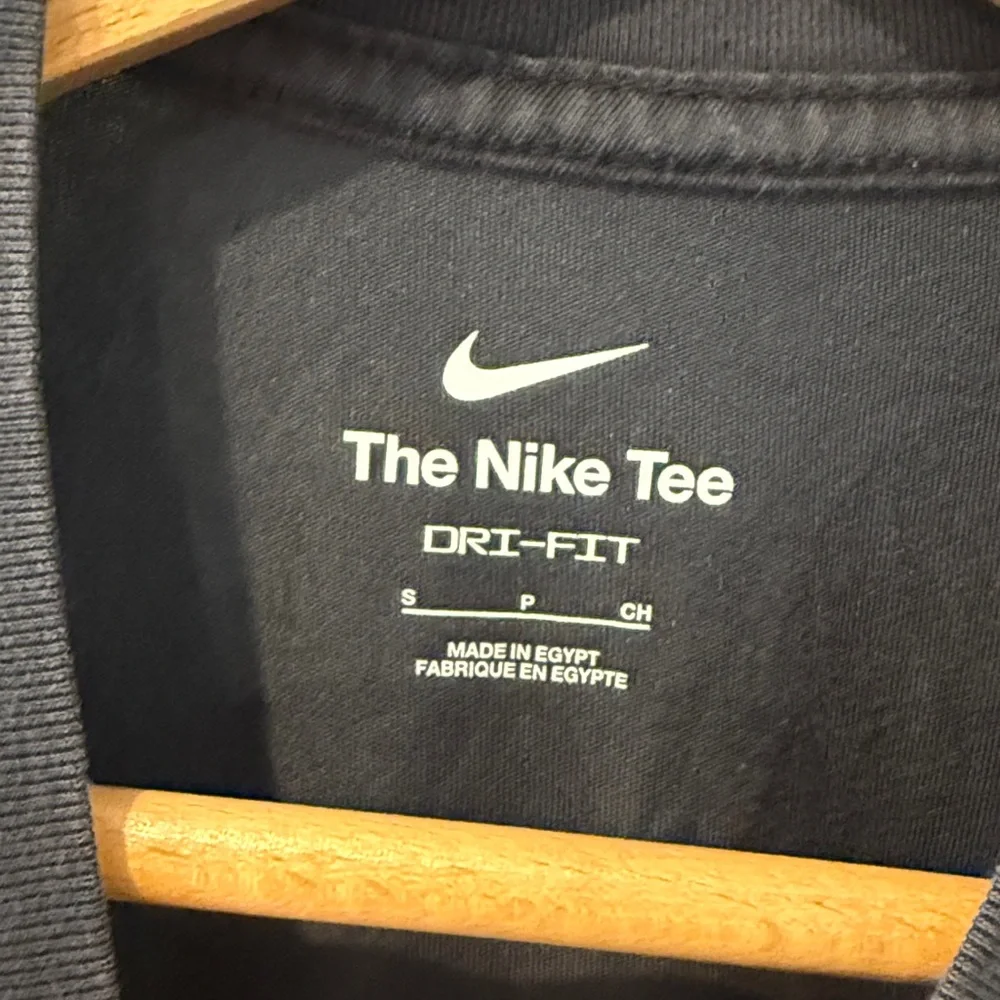 Nike LeBron James Black and Purple Graphic Men's Tee‎ Size Small